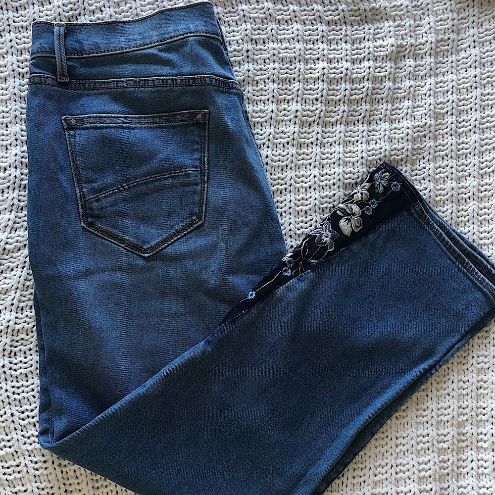 DRIFTWOOD Amelia Floral Embroidered Jean size 32